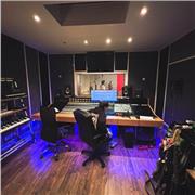 Trabajo en un estudio de grabación profesional y busco entregar mis conocimientos de producción musical a gente apasionada!